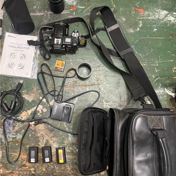 Like New Nikon Coolpix 5700 Point & Shoot Camera - Picture 6 of 10